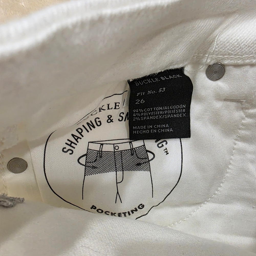 Buckle Black Fit No. 53 White Denim Shorts Size 26 NWT Frayed Mid-Rise - Picture 6 of 6